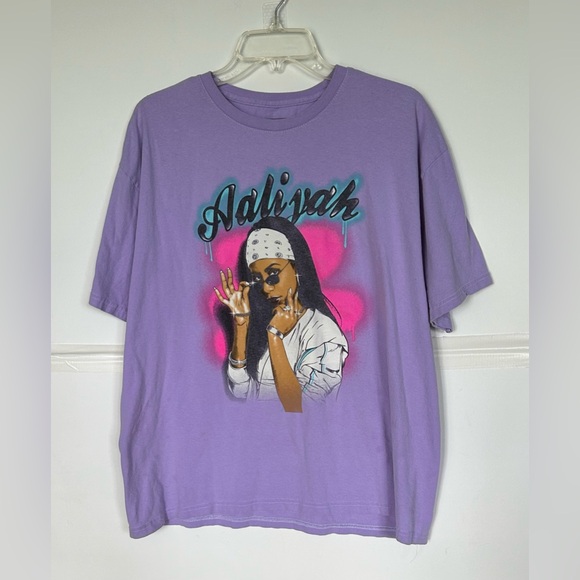 Aaliyah Purple Graphic T-Shirt for men or women. Size L - Picture 1 of 3